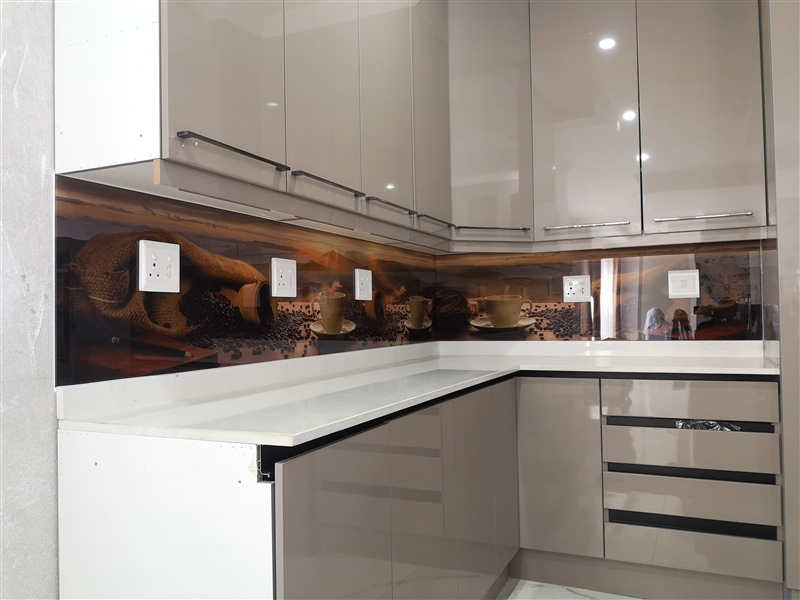 Splashback installation 2024